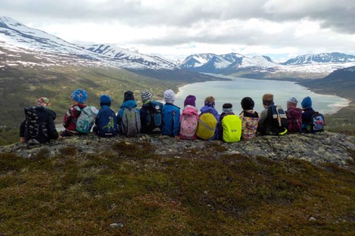 Barn på fjelltur