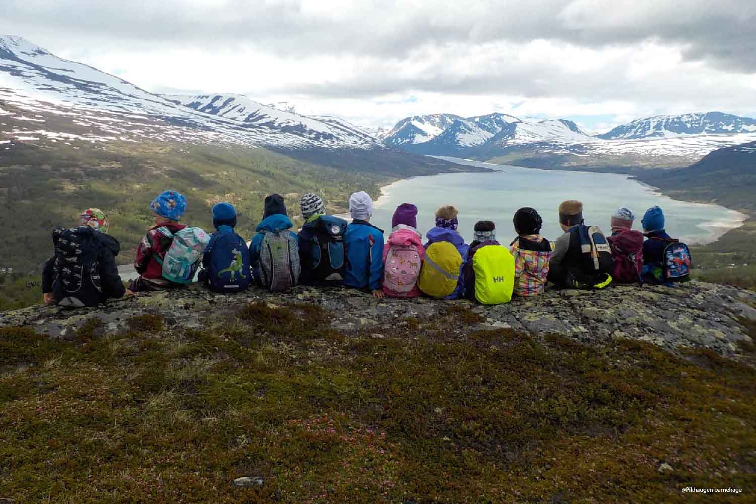 Barnehagebarn på fjelltur